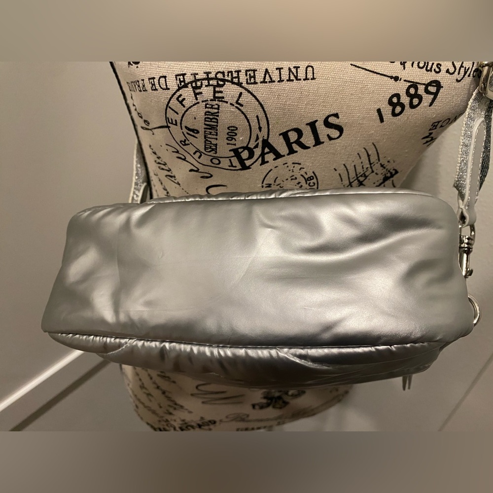 Like New Talbots Metallic Quilted Crossbody Bag silver - Picture 6 of 10